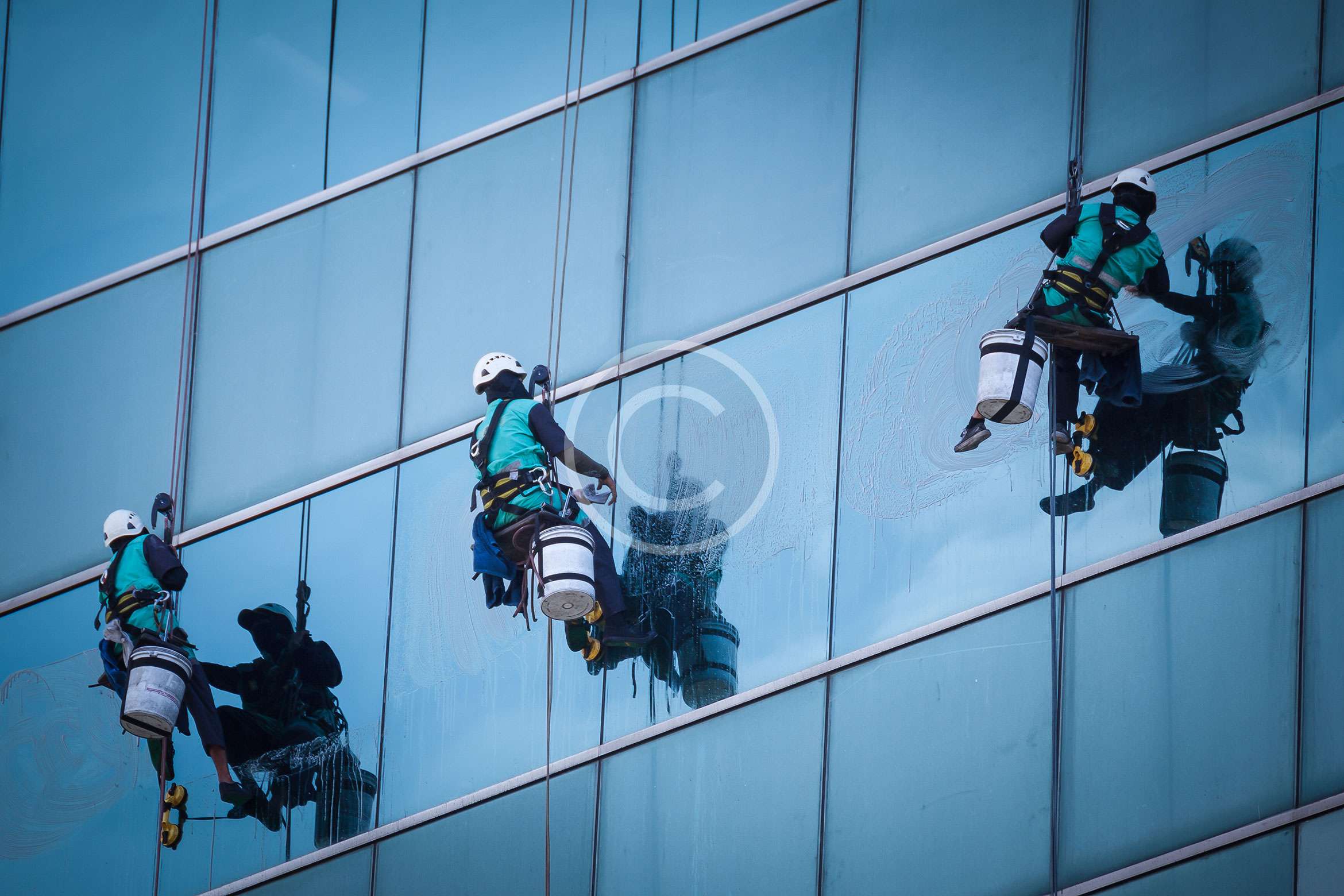 How to Wash Large Windows Window Washing Services
